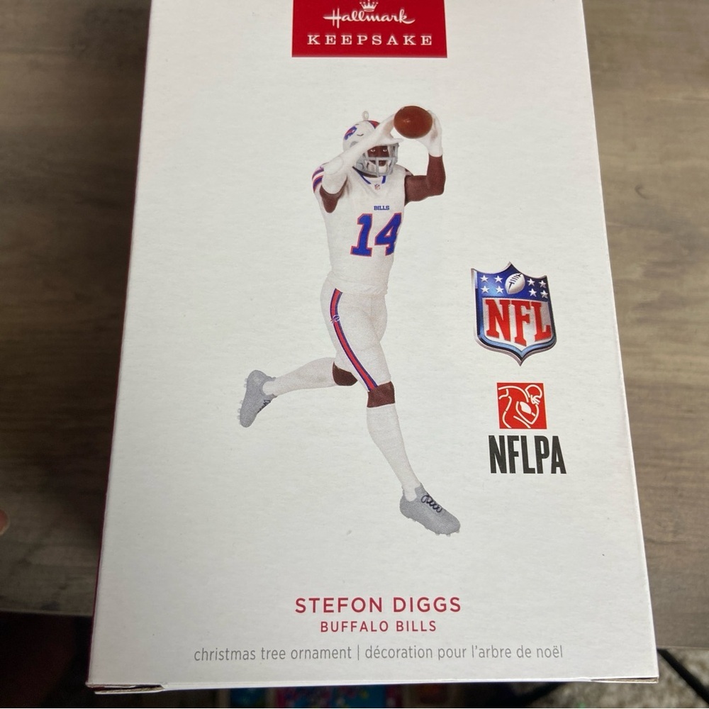 2024 Hallmark STEFON DIGGS Buffalo Bills #14 NFL FOOTBALL LEGENDS Ornament - NIB - Picture 6 of 6